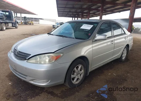 2004 Toyota Camry Le z USA, uszkodzony, nr VIN 4T1BE32K14U306595